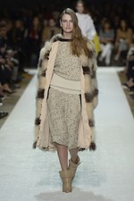 クロエ(Chloé) 2014-15年秋冬コレクション - ボーホーな気分を都会の風に乗せて｜写真25