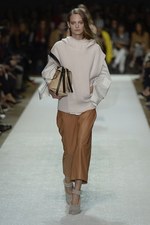 クロエ(Chloé) 2014-15年秋冬コレクション - ボーホーな気分を都会の風に乗せて｜写真26