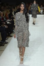 クロエ(Chloé) 2014-15年秋冬コレクション - ボーホーな気分を都会の風に乗せて｜写真32