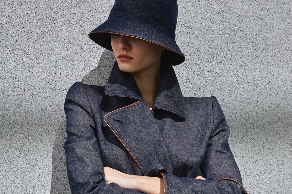 ジョルジオ アルマーニ“デニム×レザー”「ラ プリマ」バッグやジャケット、ディエチコルソコモとコラボ