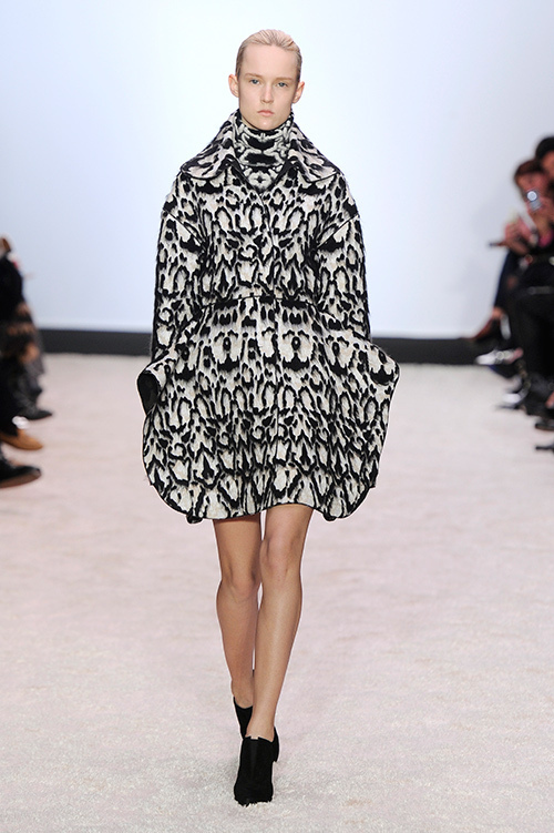 ジャンバティスタ ヴァリ(GiAMBATTiSTA VALLi) 2014-15年秋冬ウィメンズコレクション  - 写真1