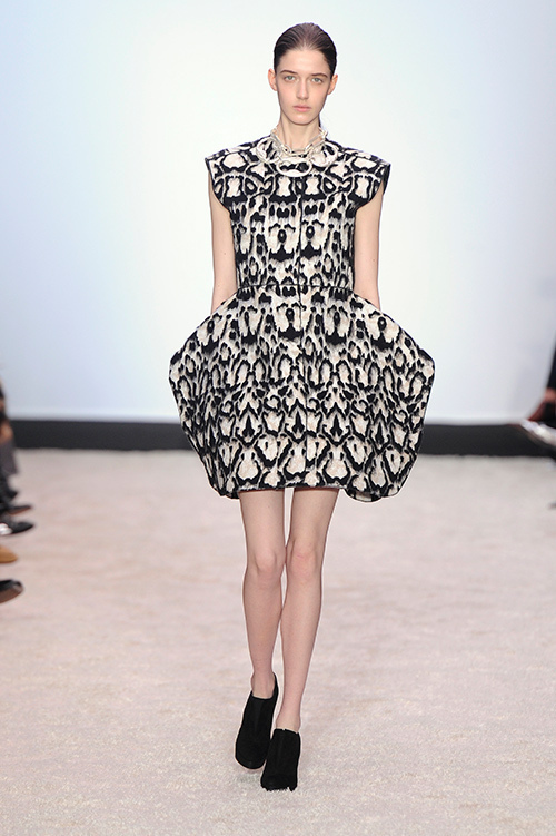 ジャンバティスタ ヴァリ(GiAMBATTiSTA VALLi) 2014-15年秋冬ウィメンズコレクション  - 写真9