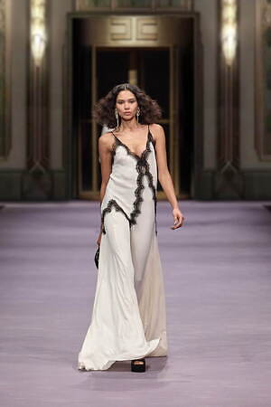 エリザベッタ フランキ(ELISABETTA FRANCHI) 2023-24年秋冬ウィメンズコレクション  - 写真15