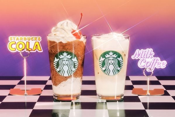 左から)「スターバックス コーラ フラペチーノ」「クリーミー & スイート ミルクコーヒー」