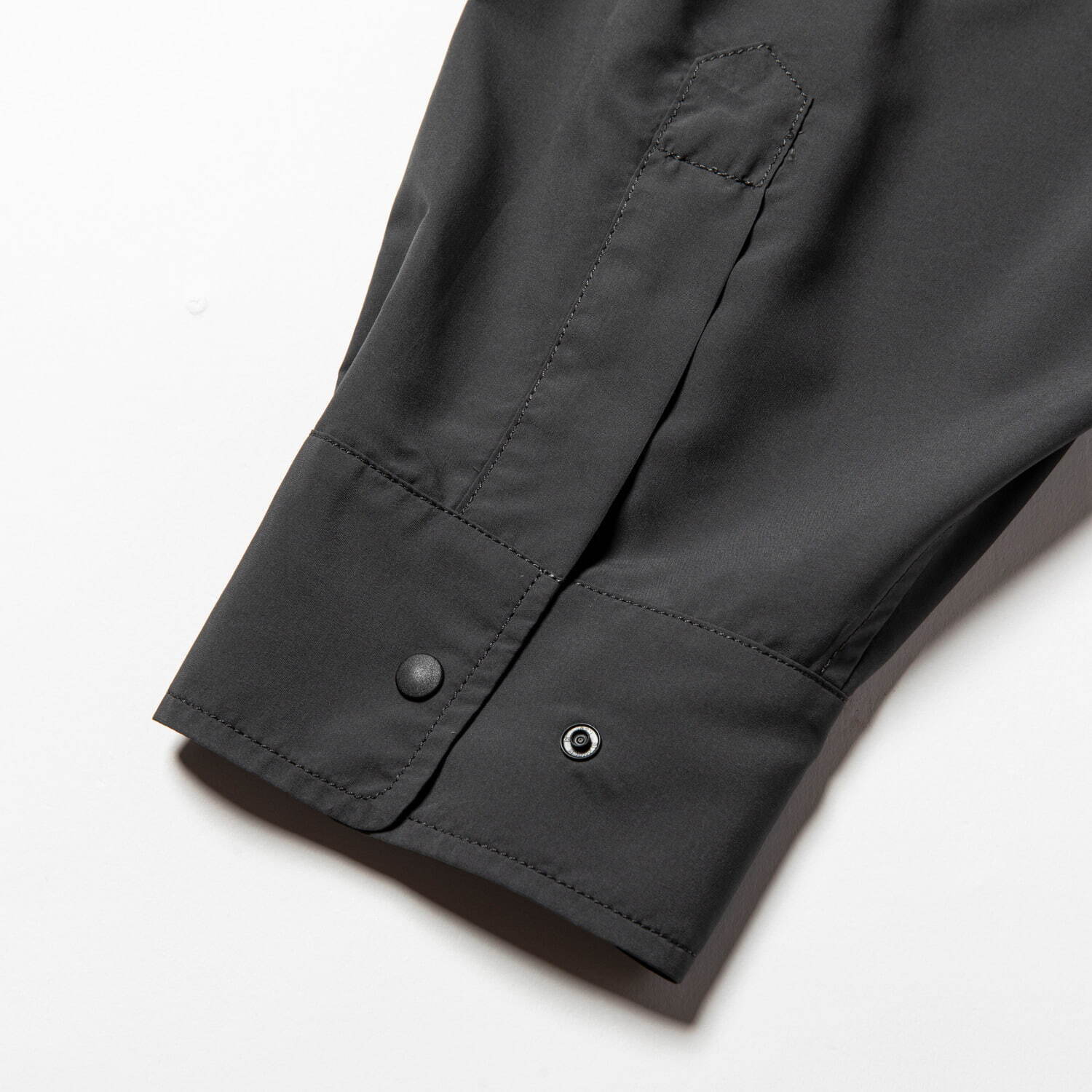 ミーンズワイル新作2WAYシャツ、取り外し可能な袖パーツ＆撥水透湿の機能性素材で｜写真11