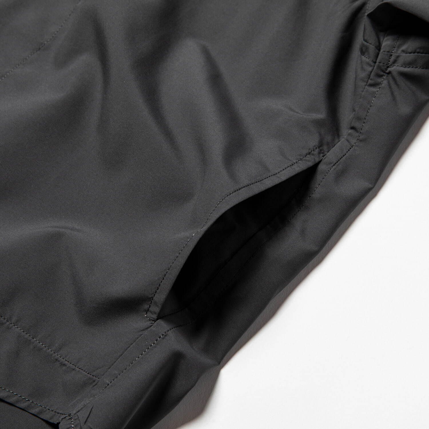 ミーンズワイル新作2WAYシャツ、取り外し可能な袖パーツ＆撥水透湿の機能性素材で｜写真9