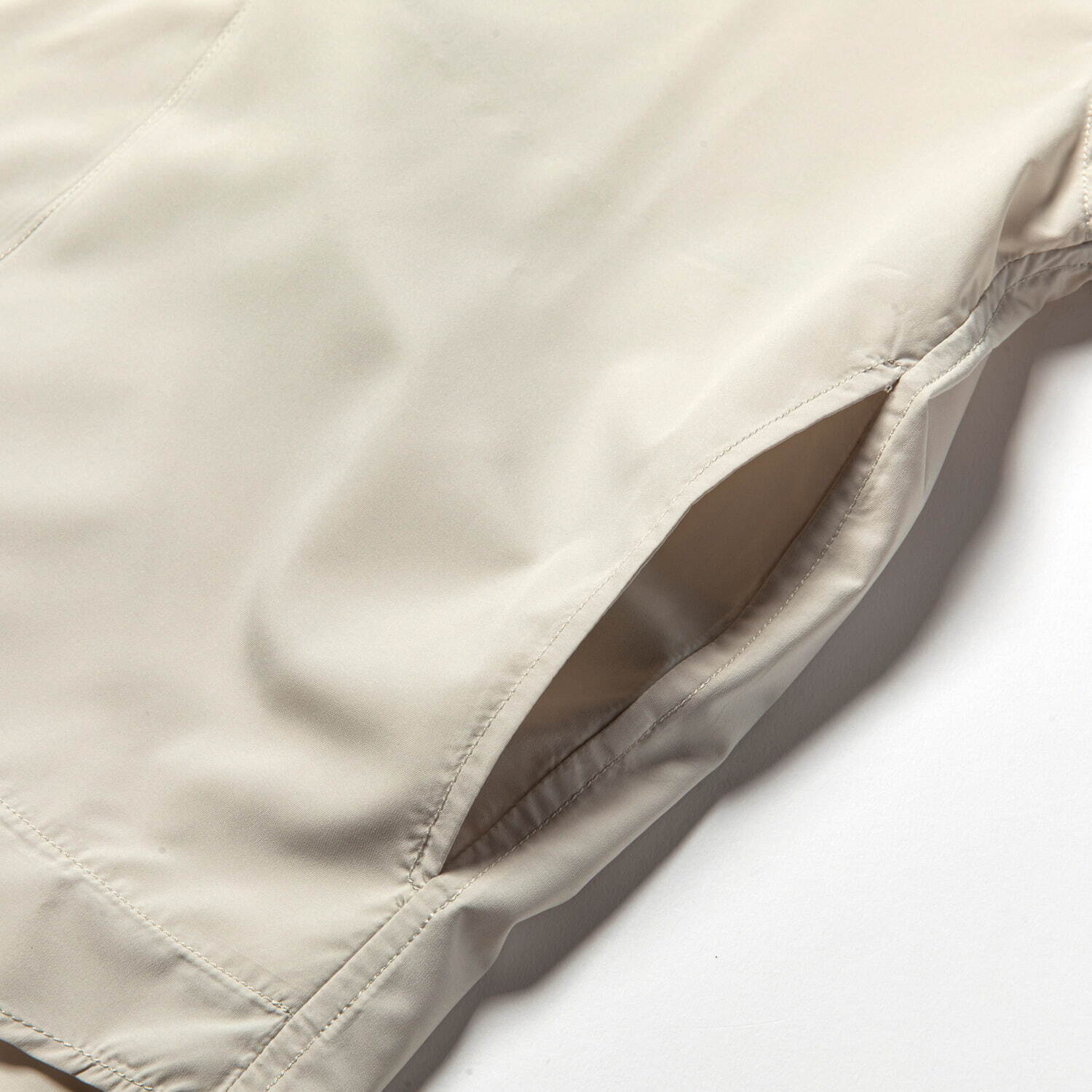ミーンズワイル新作2WAYシャツ、取り外し可能な袖パーツ＆撥水透湿の機能性素材で｜写真17