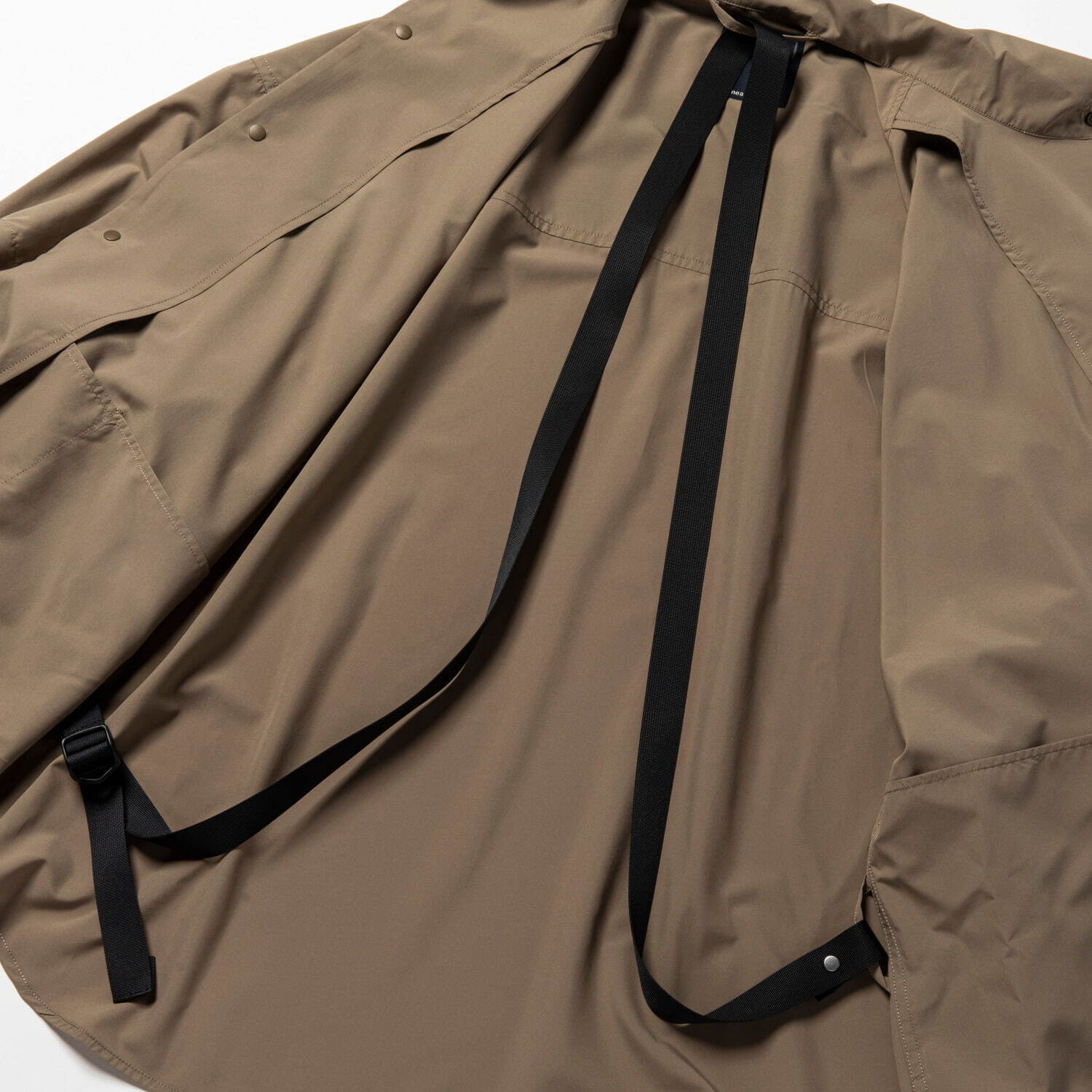 ミーンズワイル新作2WAYシャツ、取り外し可能な袖パーツ＆撥水透湿の機能性素材で｜写真4