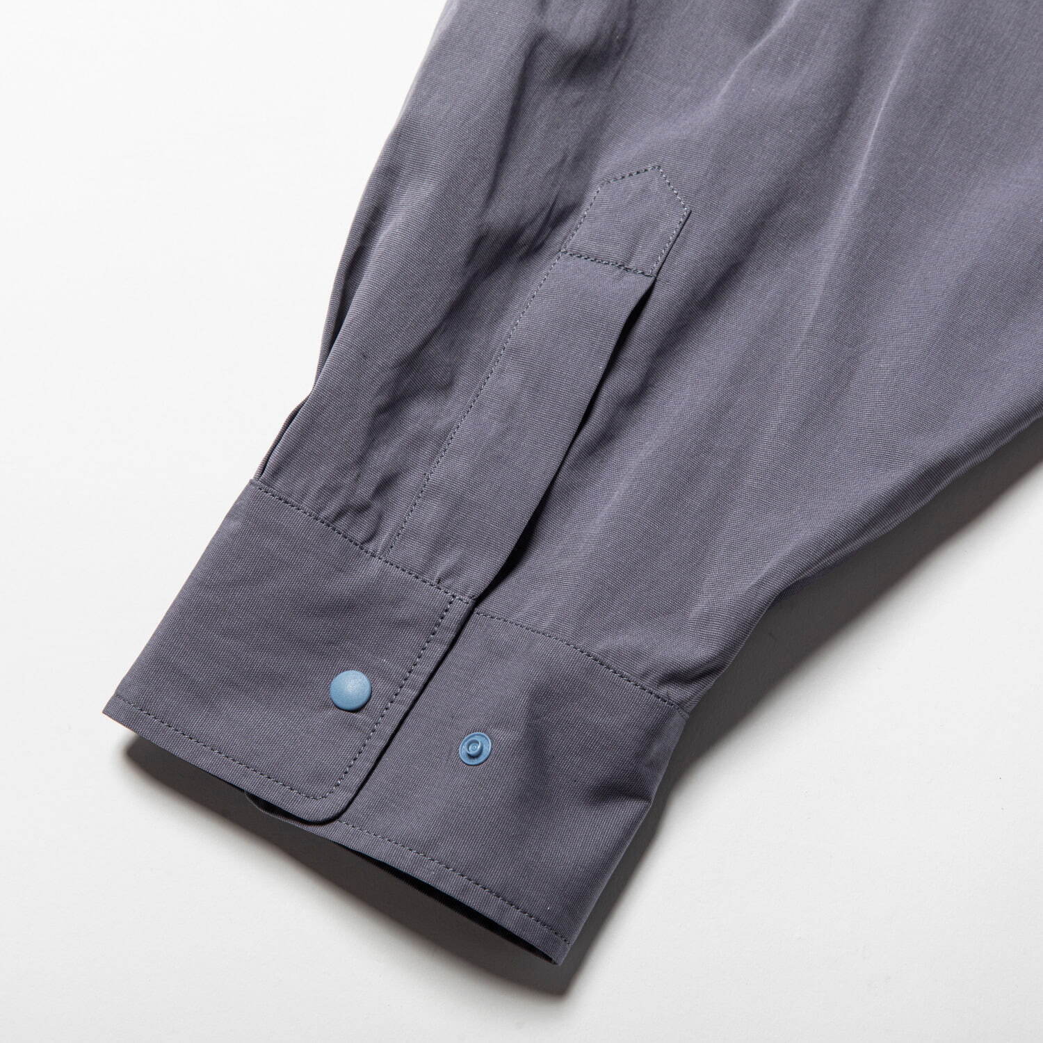 ミーンズワイル新作2WAYシャツ、取り外し可能な袖パーツ＆撥水透湿の機能性素材で｜写真30