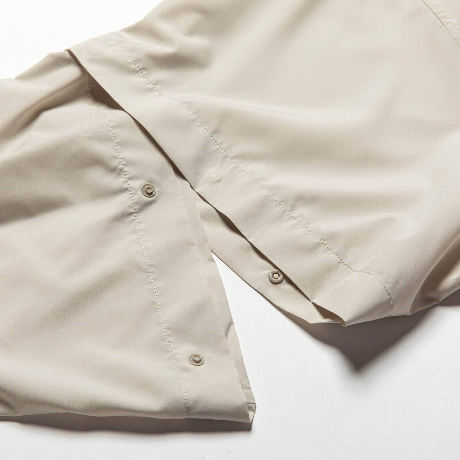 ミーンズワイル新作2WAYシャツ、取り外し可能な袖パーツ＆撥水透湿の機能性素材で｜写真19