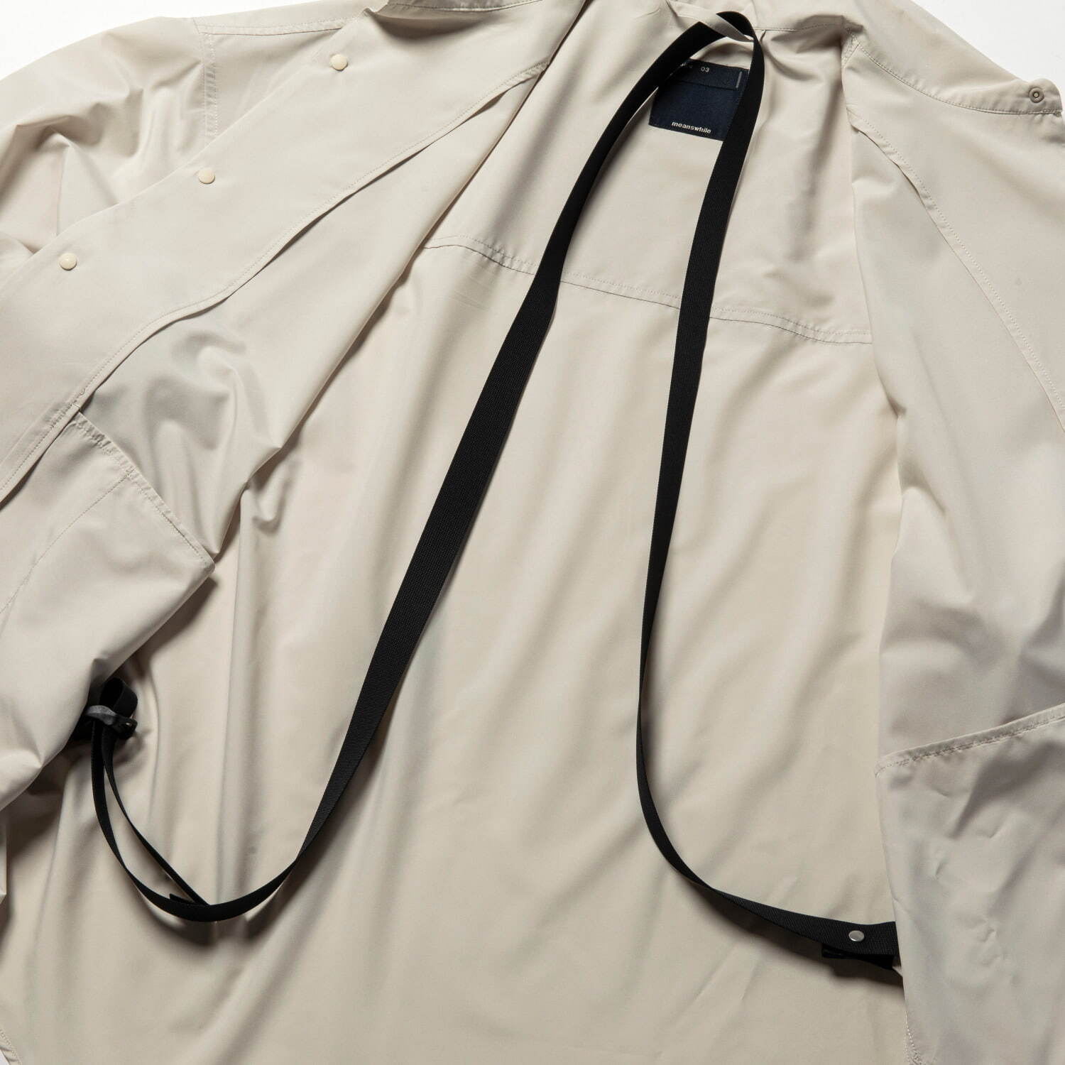 ミーンズワイル新作2WAYシャツ、取り外し可能な袖パーツ＆撥水透湿の機能性素材で｜写真20