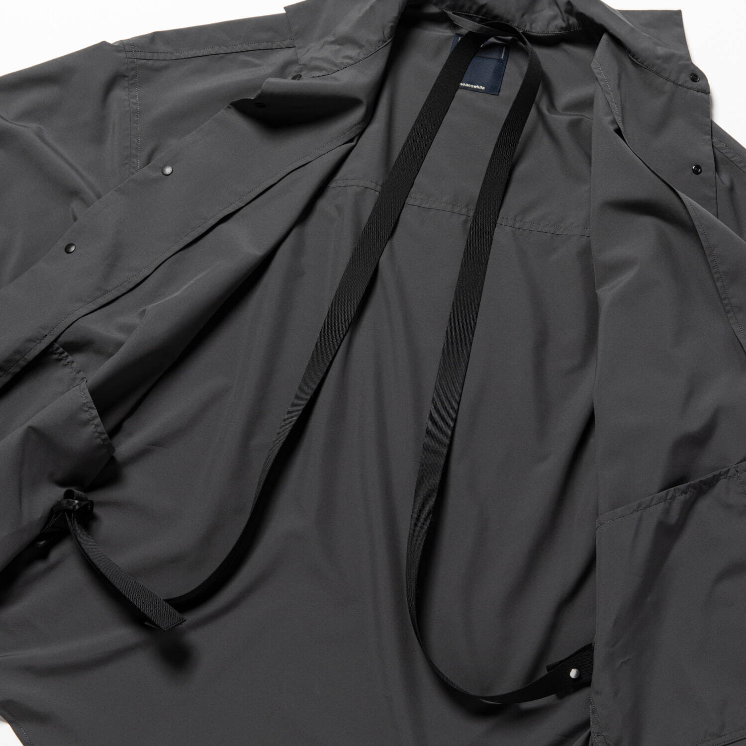 ミーンズワイル新作2WAYシャツ、取り外し可能な袖パーツ＆撥水透湿の機能性素材で｜写真12