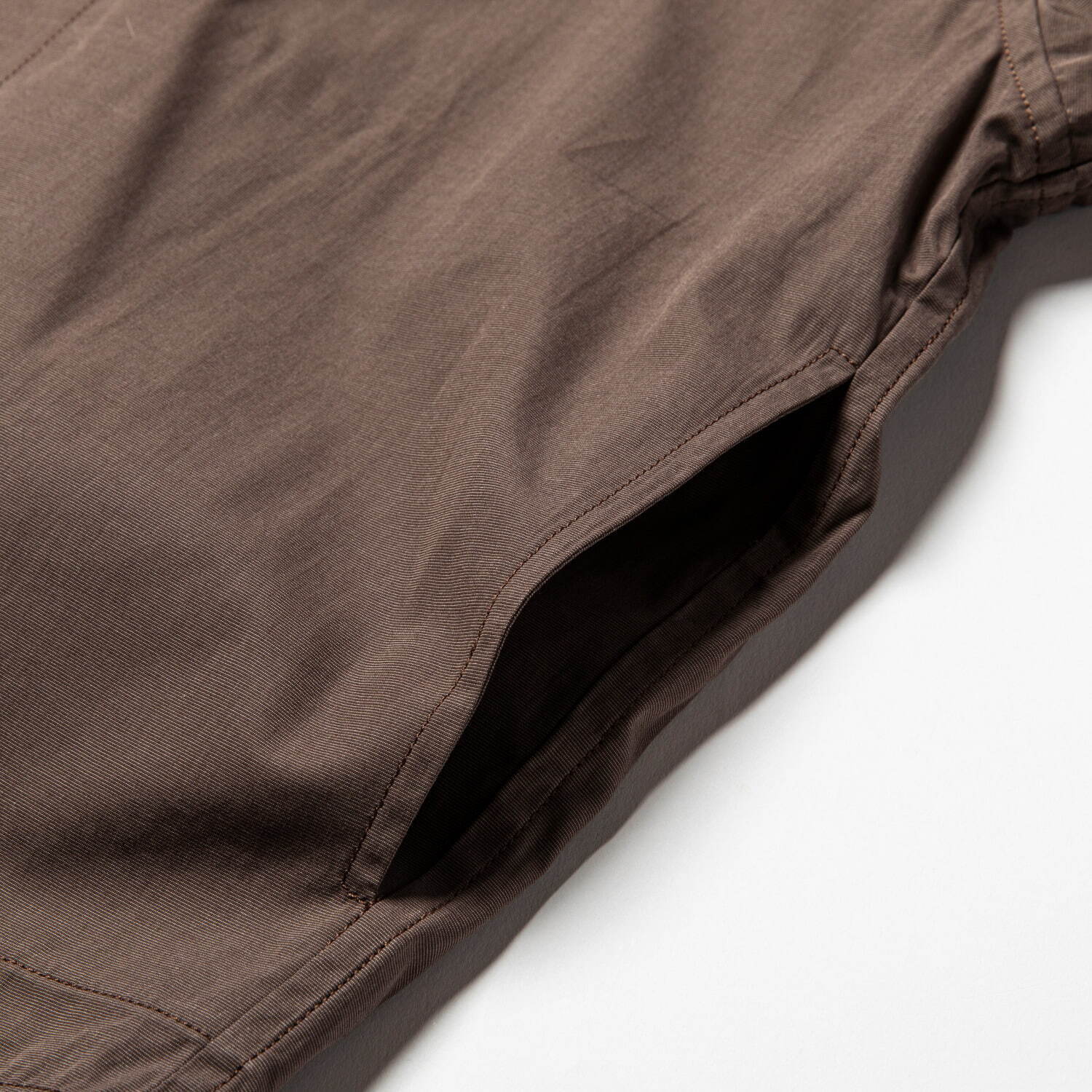 ミーンズワイル新作2WAYシャツ、取り外し可能な袖パーツ＆撥水透湿の機能性素材で｜写真35