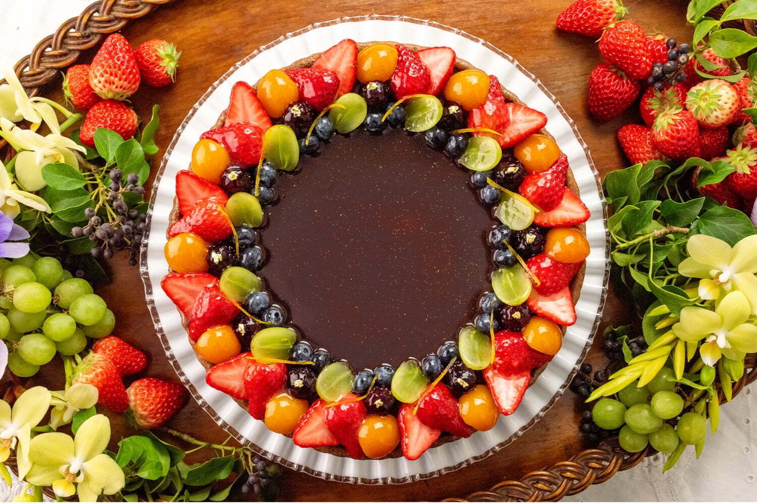 キル フェ ボン“徳川家康”着想の新作タルト、漆黒の甲冑をイメージしたココア生地×金箔つきフルーツ