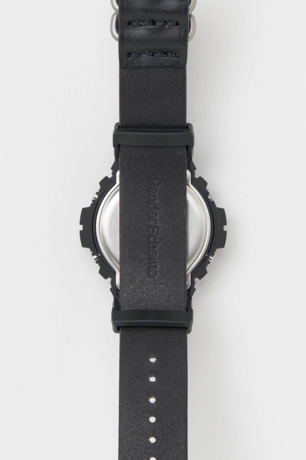 エンダースキーマ×G-SHOCKの腕時計第3弾、ブライドルレザーを用いた