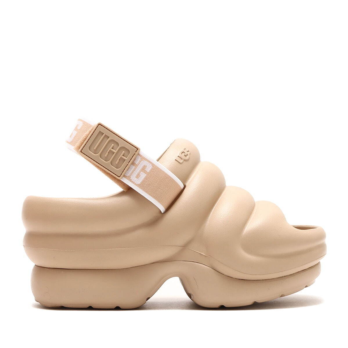 UGG×アトモス“ぷっくり”フォルムの新作サンダル、約7.6cmのウェッジヒール＆快適な履き心地｜写真29