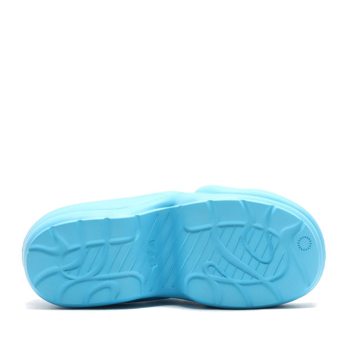 UGG×アトモス“ぷっくり”フォルムの新作サンダル、約7.6cmのウェッジヒール＆快適な履き心地｜写真1