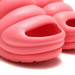 UGG×アトモス“ぷっくり”フォルムの新作サンダル、約7.6cmのウェッジヒール＆快適な履き心地｜写真38