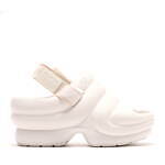 UGG×アトモス“ぷっくり”フォルムの新作サンダル、約7.6cmのウェッジヒール＆快適な履き心地｜写真19