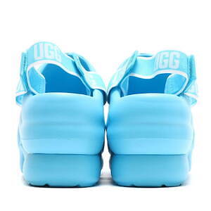 UGG×アトモス“ぷっくり”フォルムの新作サンダル、約7.6cmのウェッジヒール&快適な履き心地|写真3