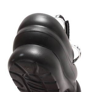 UGG×アトモス“ぷっくり”フォルムの新作サンダル、約7.6cmのウェッジヒール&快適な履き心地|写真17