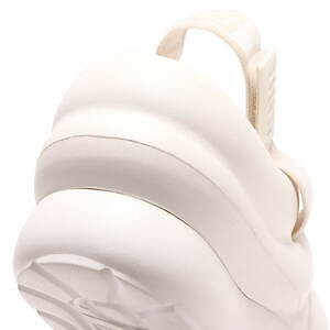 UGG×アトモス“ぷっくり”フォルムの新作サンダル、約7.6cmのウェッジヒール&快適な履き心地|写真27