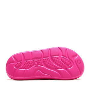 UGG×アトモス“ぷっくり”フォルムの新作サンダル、約7.6cmのウェッジヒール&快適な履き心地|写真53