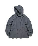 ステュディオス×マーカの別注“スノーパーカー”風アウター、ショート丈＆ハリ感素材｜写真1