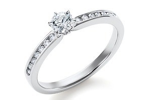 ロイヤル・アッシャー新作ブライダルリング、異なるセッティングのダイヤモンド輝くエンゲージリングなど