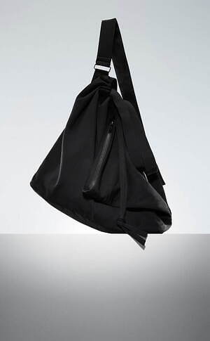 ディスコード ヨウジヤマモト新作、ギャバジン仕様の巾着バッグ&“口金ポケット付きトートなど｜写真2