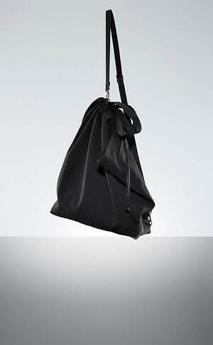 ディスコード ヨウジヤマモト新作、ギャバジン仕様の巾着バッグ&“口金ポケット付きトートなど｜写真1