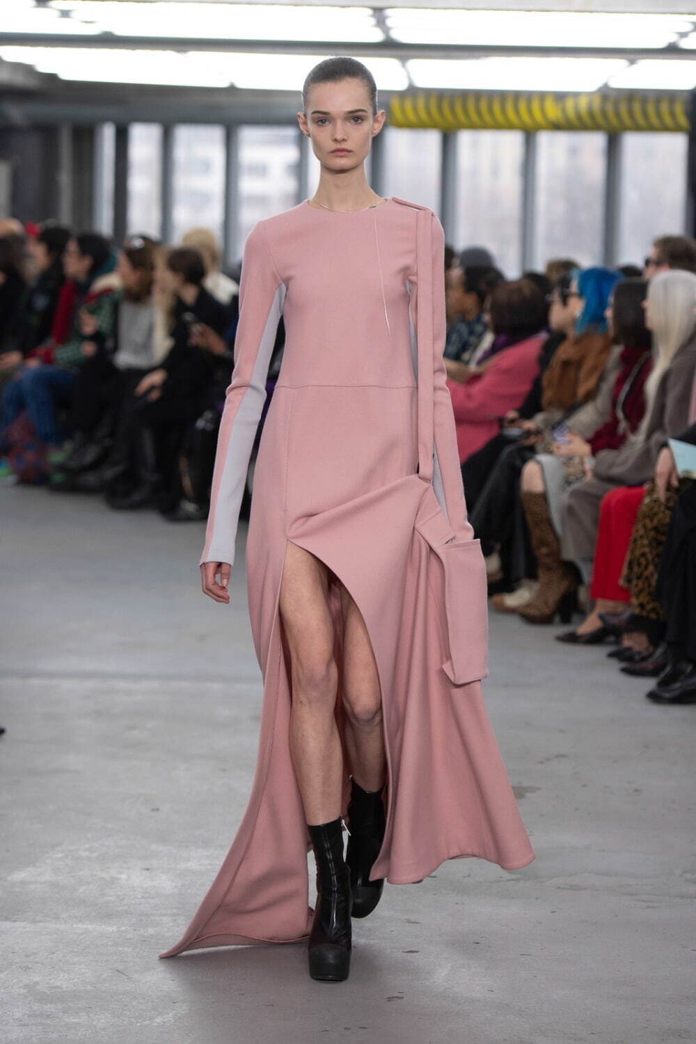 サカイ(sacai) 2023-24年秋冬ウィメンズコレクション - ファッションプレス