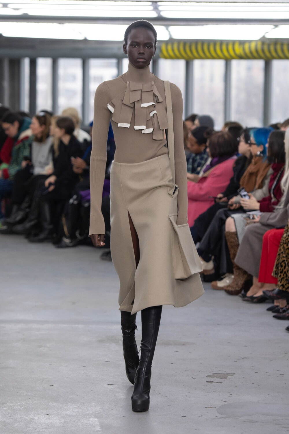 サカイ(sacai) 2023-24年秋冬ウィメンズコレクション - ファッションプレス