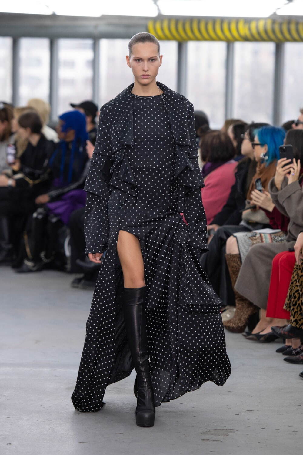 サカイ(sacai) 2023-24年秋冬ウィメンズコレクション - ファッションプレス