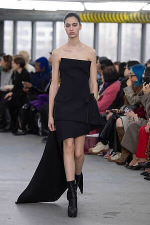 sacai 2023-24年秋冬ウィメンズコレクション - 予期せぬ場所で生まれる