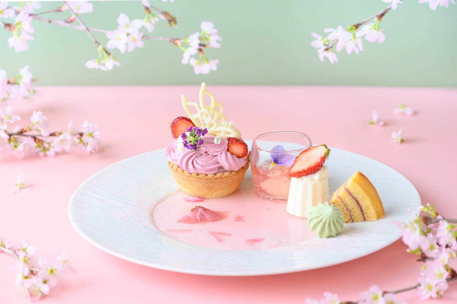 アニヴェルセルカフェ みなとみらい横浜の春フェア、桜がテーマの生搾りモンブランやアフタヌーンティー｜写真2