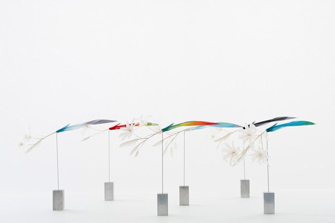 イッセイ ミヤケのプリーツの羽根が美しいアート作品に - 「Wearing Light」開催 | 写真