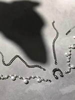 パメオポーズ新作アクセサリー、アンモナイト×淡水パールのピアス＆カラフルトイビーズのネックレス｜写真11