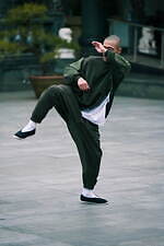 ヨシオクボ 2023-24年秋冬コレクション - 中国の伝統衣装に立ち返って｜写真4