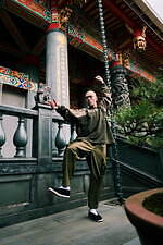 ヨシオクボ 2023-24年秋冬コレクション - 中国の伝統衣装に立ち返って｜写真29