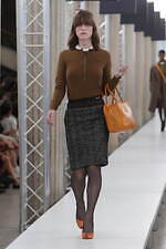 ミュウミュウ 2023-24年秋冬コレクション、“焦点と解釈”を揺るがすデザインの追求｜写真50