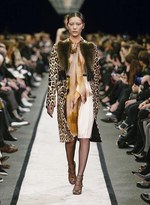 ジバンシィ バイ リカルド ティッシ 2014年秋冬コレクション - 40’sにモダンな華やかさを｜写真28