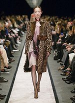 ジバンシィ バイ リカルド ティッシ 2014年秋冬コレクション - 40’sにモダンな華やかさを｜写真30