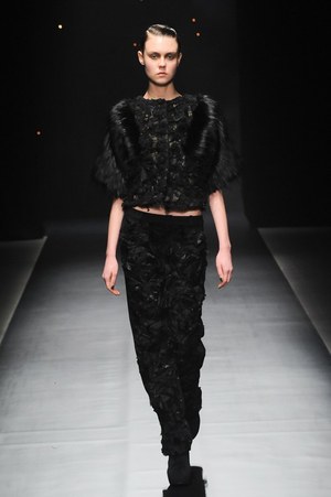 ヨハン クー ゴールドレーベル 2014-15年秋冬 - 多彩な手法が生み出すファンタジーの世界｜写真49