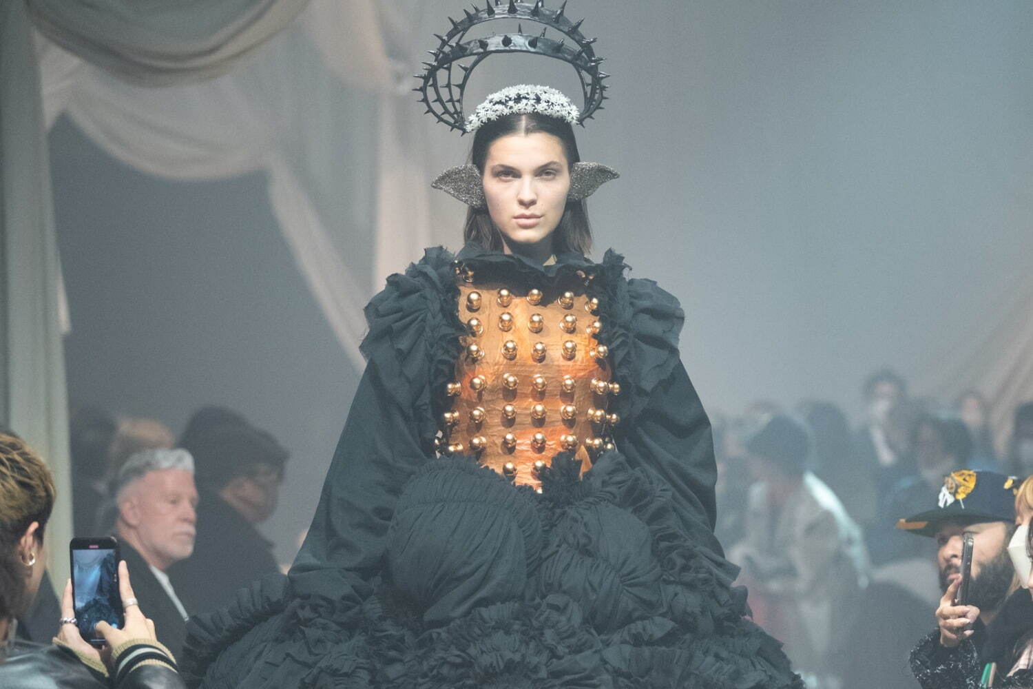 コッキ 2023年秋冬コレクション - 異種混淆のパッチワーク