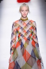 ヴァレンティノ 2014-15年秋冬コレクション - 色と柄が織りなすエネルギッシュな空想の世界｜写真90