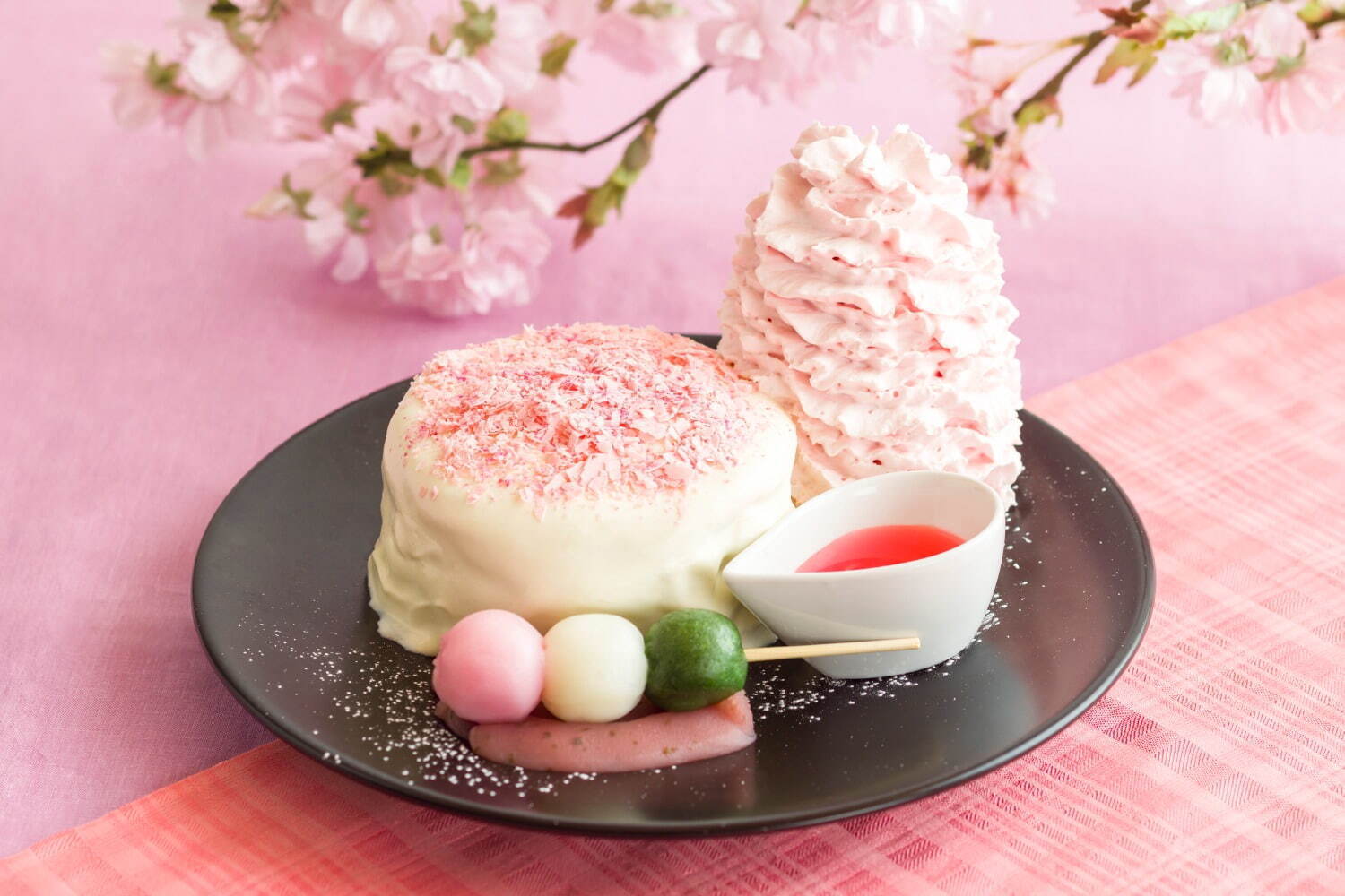 「桜パンケーキ」1,848円、テイクアウト 1,296円