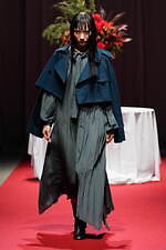 セイヴソン 2023-24年秋冬コレクション - 非日常の個人的な世界｜写真24