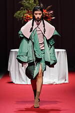 セイヴソン 2023-24年秋冬コレクション - 非日常の個人的な世界｜写真25