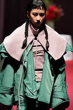 セイヴソン 2023-24年秋冬コレクション - 非日常の個人的な世界｜写真26